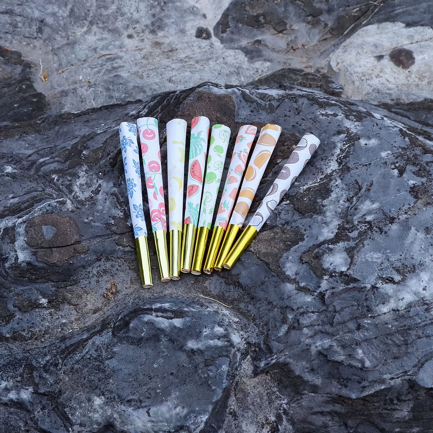 HONEYPUFF Mix Fruit Flavored Pre Rolled Cones, King Size Pre Rolled Rolling Paper with Golden Tips, Slow Burning Pre Rolled Paper Cones with Cones Loaders (8 Pcs)