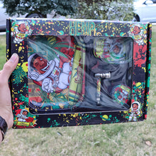 Load image into Gallery viewer, HONEYPUFF Rolling Tray Kit, 7” x 5.5 “ Size Metal Tolling Tray, 4 Lay Zinc Alloy Herb Grinder, Skull Shape Glass Ashtray, Glass Tobacco Pipe With Metal Bowl