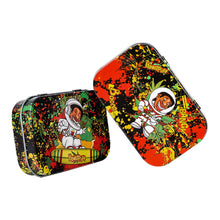 Charger l'image dans la galerie, Boîte métallique de rangement pour tabac Honeypuff, dimensions 100 x 64 x 21 mm, 24 pièces par boîte