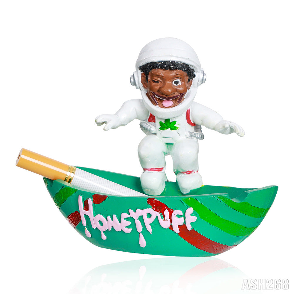 HONEYPUFF astronaut style molding resin 102 * 125 * 115mm, 214g hot selling ashtray