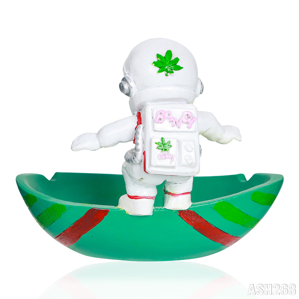 HONEYPUFF astronaut style molding resin 102 * 125 * 115mm, 214g hot selling ashtray