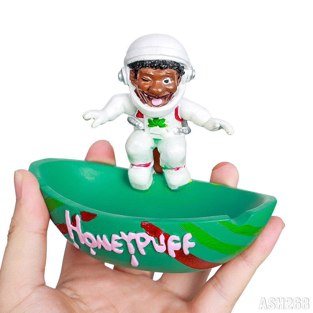 HONEYPUFF astronaut style molding resin 102 * 125 * 115mm, 214g hot selling ashtray