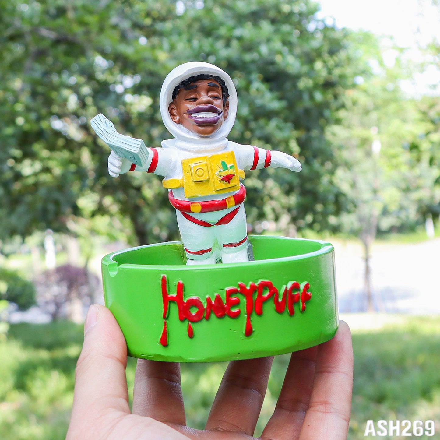 HONEYPUFF astronaut styling resin 96 * 36 * 117mm, 250g, individually packaged ashtray