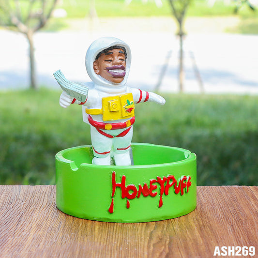 HONEYPUFF astronaut styling resin 96 * 36 * 117mm, 250g, individually packaged ashtray