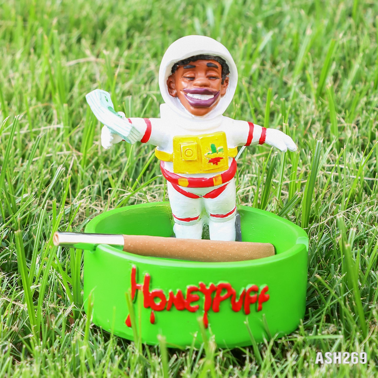 HONEYPUFF astronaut styling resin 96 * 36 * 117mm, 250g, individually packaged ashtray