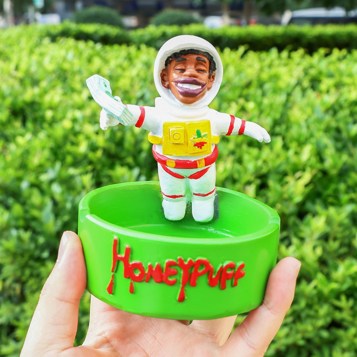 HONEYPUFF astronaut styling resin 96 * 36 * 117mm, 250g, individually packaged ashtray